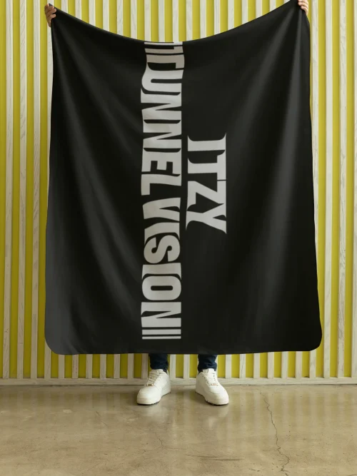 Itzy Tunnel Vision Blanket